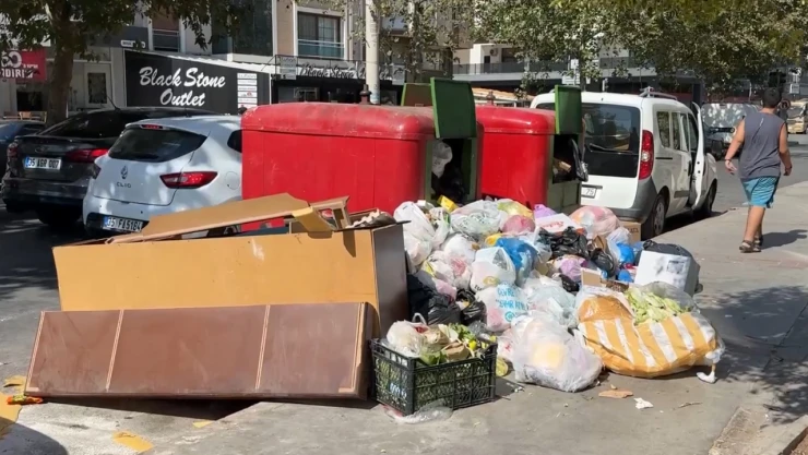 İzmir'de sular durulmuyor! Çöpler yine toplanmadı