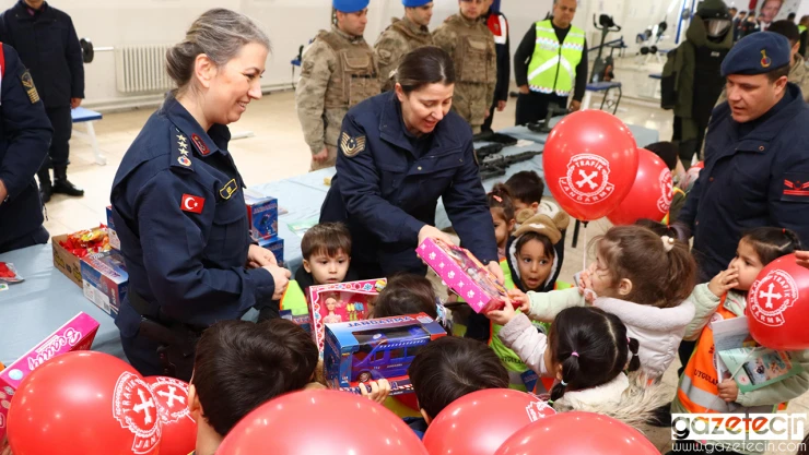 Jandarma, minik öğrencileri ağırladı