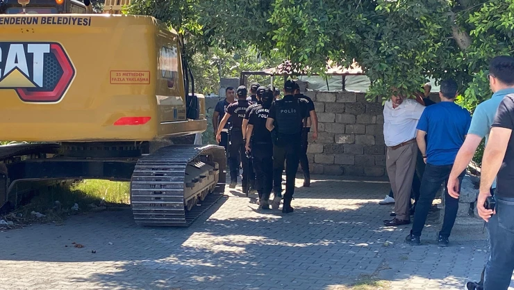 Kaçak inşa edilen evin yıkımı sırasında arbede! 1 kişi yaralandı