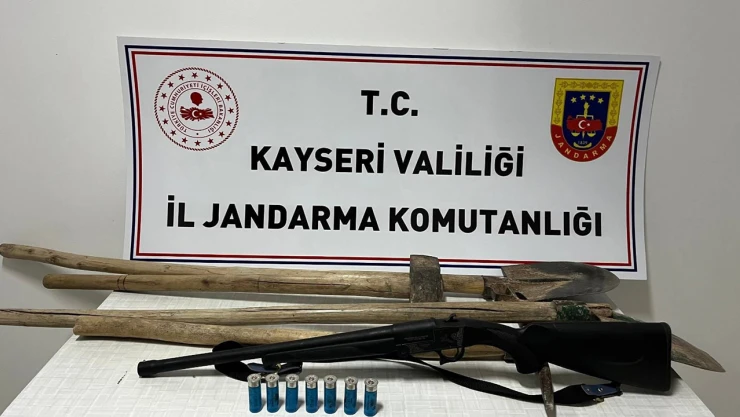 Kaçak kazı yapan 2 şüpheli suçüstü yakalandı