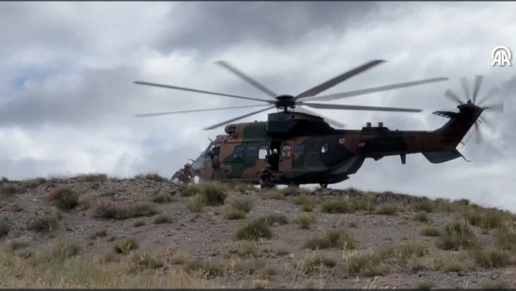 Kaçkar Dağları'nın zirvesinde düşen uçağın enkazına ulaşıldı