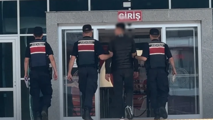 Kaçmaya çalışan 13 düzensiz göçmen yakalandı