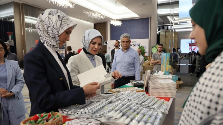 KADEM Gazze'ye yardım için hayır çarşısı düzenledi