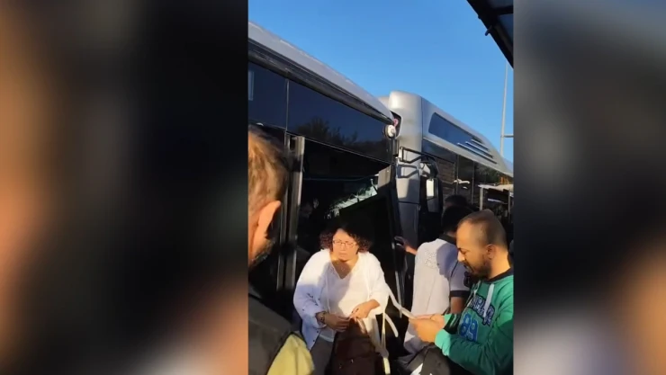 Kadıköy'de iki metrobüs çarpıştı