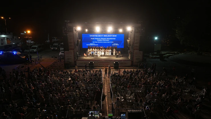 Kadın korosu, fuarda kulakların pasını sildi