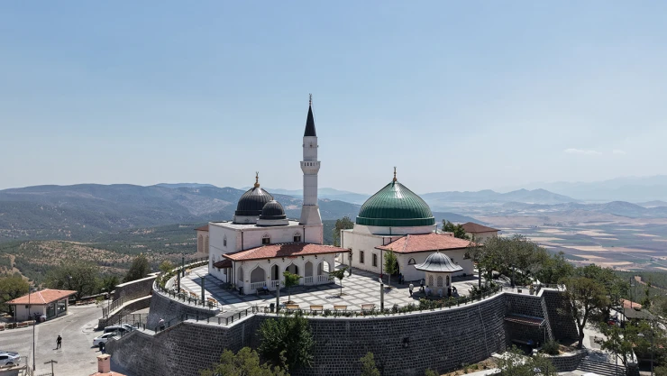Kahramanmaraş depremlerinde hasar alan Hz. Ukkaşe Türbesi yeniden ziyarete açıldı