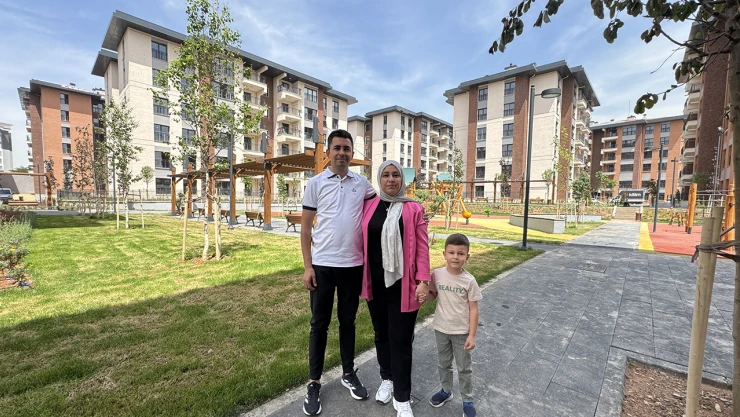 Kahramanmaraş depremlerinde yıkılan Ebrar Sitesi'nde yaşam yeniden başladı