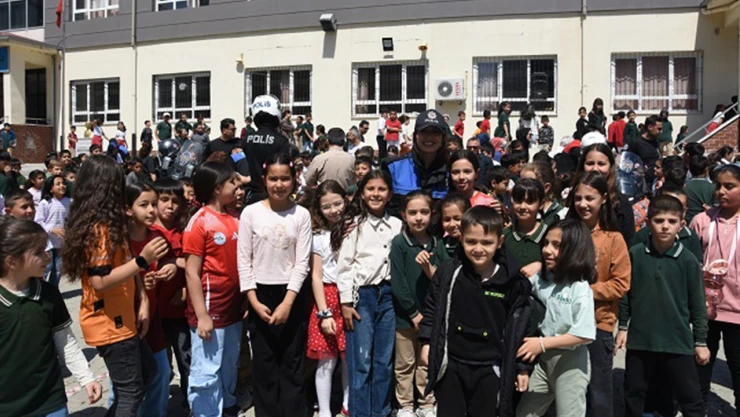 Kahramanmaraş Emniyet Müdürlüğü'nden 23 Nisan'a özel anlamlı kutlama