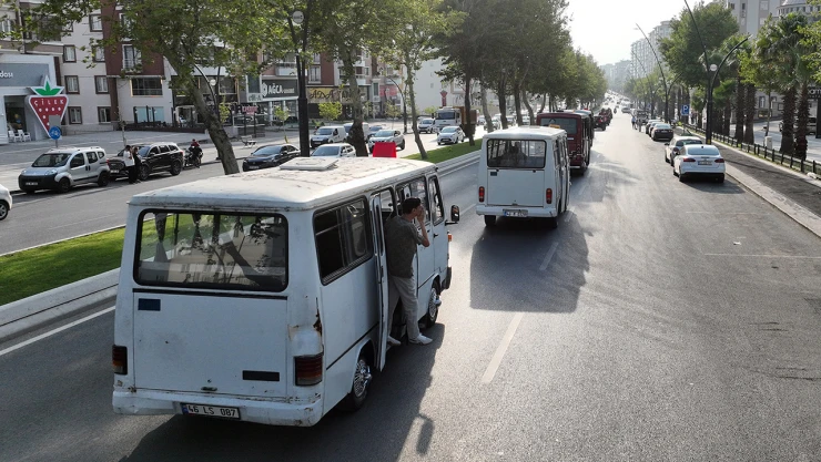 Kahramanmaraş Geleneksel Ağustos Fuarı, nostalji konvoyuyla kapılarını açtı