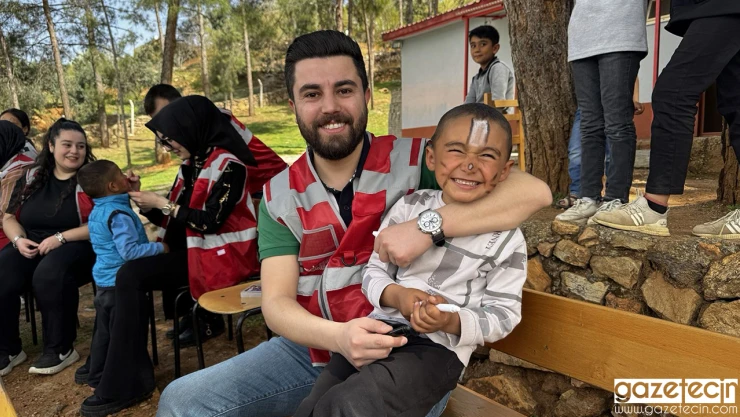 Kahramanmaraş Gençlik Meclisi'nden minik yüreklere büyük dokunuş