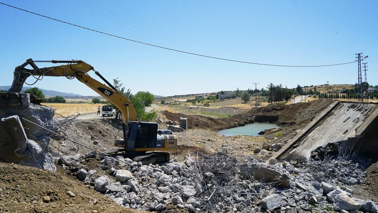 Kahramanmaraş'ın 46 yıllık köprüsü yenileniyor