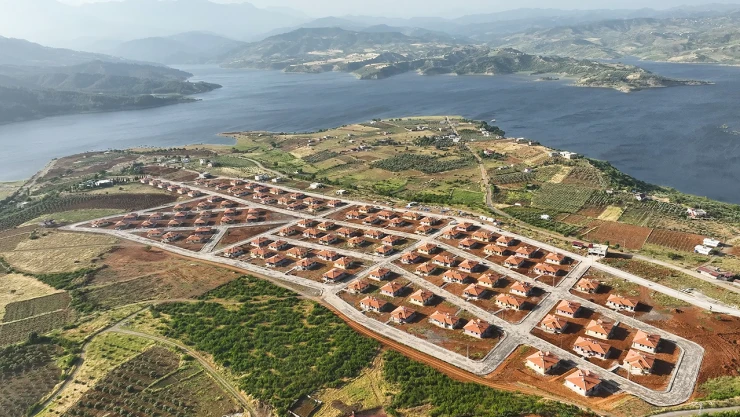 Kahramanmaraş'ın göl manzaralı köy konutları tamamlandı
