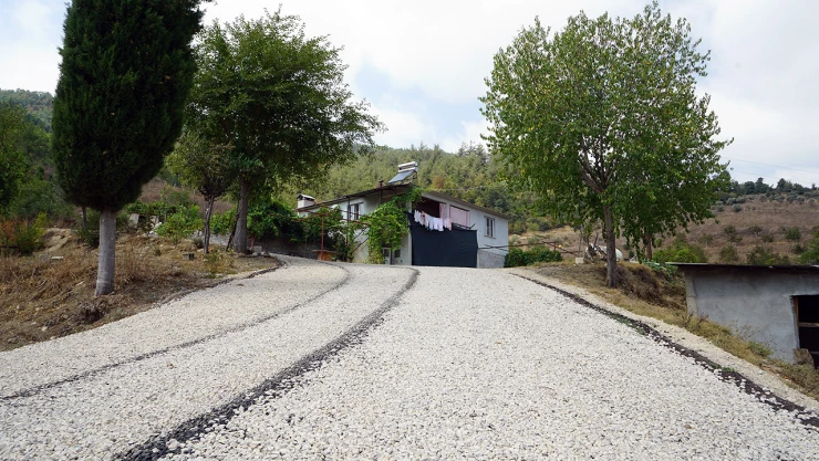 Kahramanmaraş'ın kırsal bölgelerinde ulaşım ağı devam ediyor