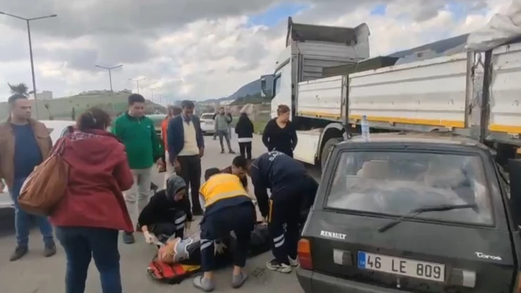 Kahramanmaraş-Kayseri karayolunda otomobil TIR'ın altına girdi, 1'i ağır 2 yaralı
