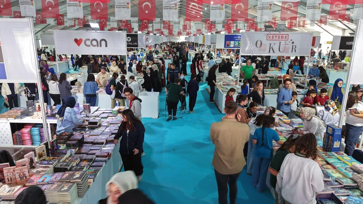 Kahramanmaraş kitap fuarı ilk 3 günde 70 bin ziyaretçiyi ağırladı