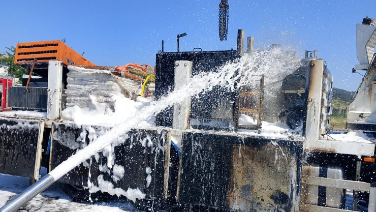 Kahramanmaraş şehir girişinde seyir halindeki resmi araç alev aldı