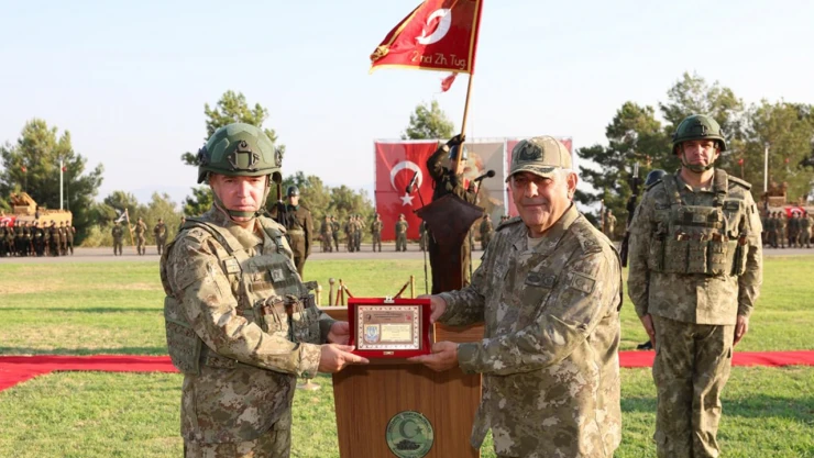 Kahramanmaraş'ta 2'nci Zırhlı Tugay Komutanlığı'nda sancak ve görev teslimi