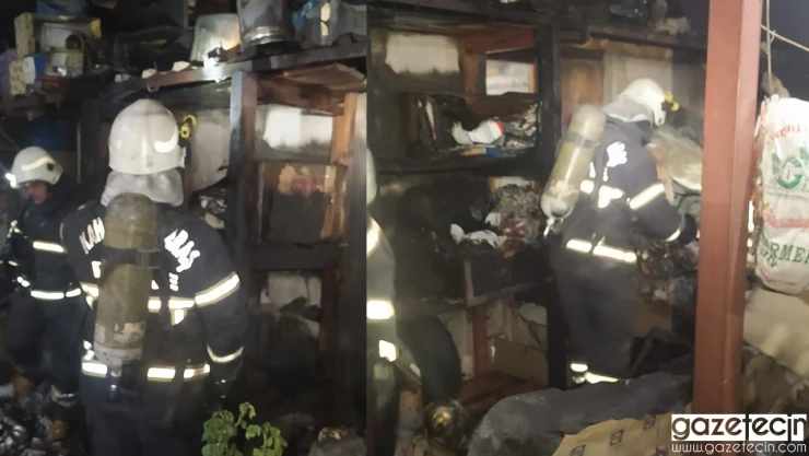 Kahramanmaraş'ta 3 katlı binanın çatısında yangın!