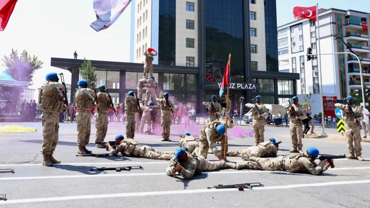 Kahramanmaraş'ta 30 Ağustos Zafer Bayramı geçit töreni düzenlendi