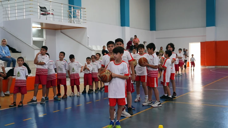Kahramanmaraş'ta 400 genç basketbolun temellerini atıyor