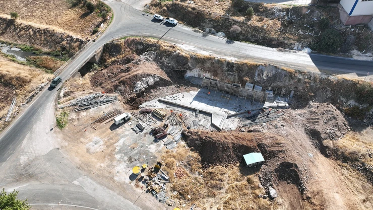 Kahramanmaraş'ta 50 yıllık eski köprü yenileniyor