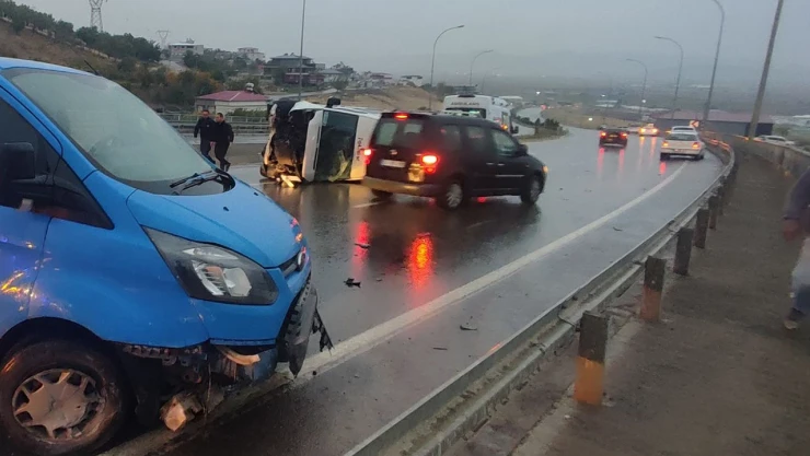 Kahramanmaraş'ta 9 araç zincirleme kazaya karıştı
