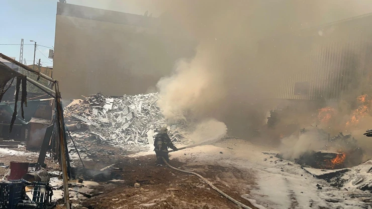 Kahramanmaraş'ta ahşap palet üretim tesisinde yangın