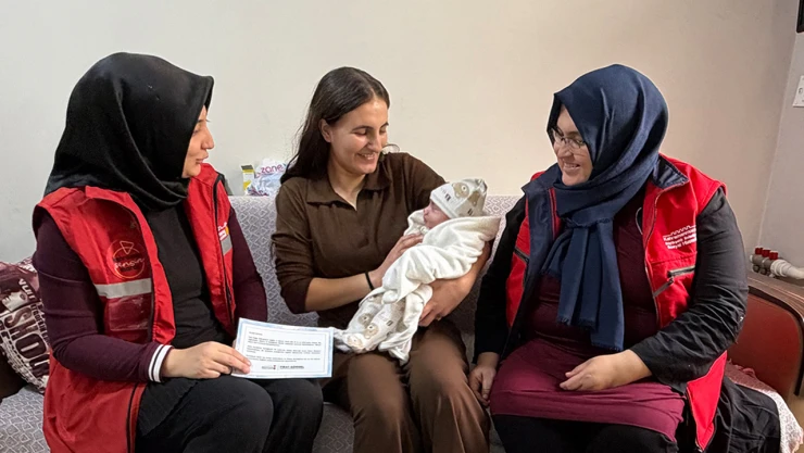 Kahramanmaraş'ta ailelere hoş geldin bebek hediyesi