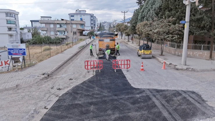 Kahramanmaraş'ta asfalt mesaisi aralıksız sürüyor