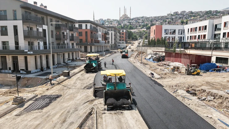 Kahramanmaraş'ta Azerbaycan Mahallesinin yolları asfaltlanıyor