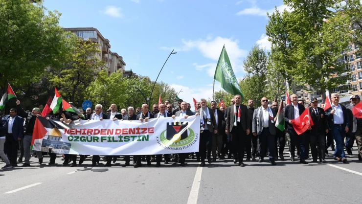Kahramanmaraş'ta binlerce kişi sokağa indi