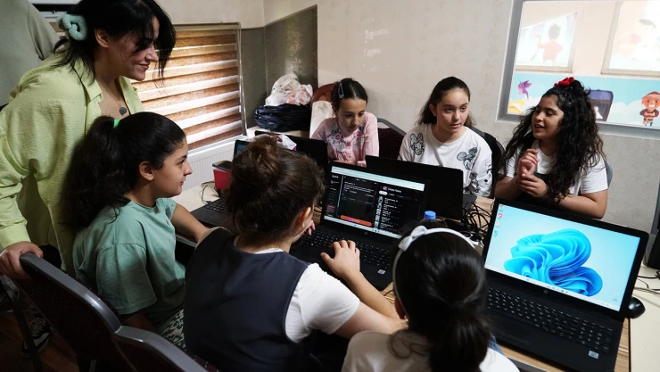 Kahramanmaraş'ta çocuklar kodlama ve yapay zekâ atölyesinde