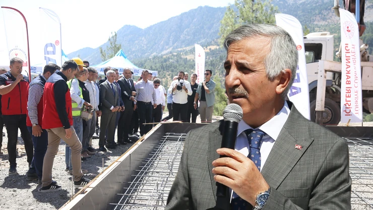 Kahramanmaraş'ta depremzede besiciler için 86 ahırın temeli atıldı