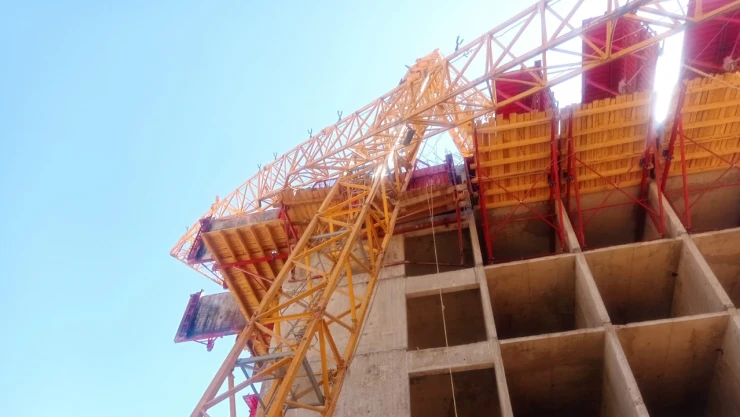 Kahramanmaraş'ta devrilen kule vincin operatörü öldü