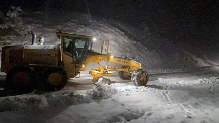 Kahramanmaraş'ta ekipler tüm ilçelerde sabaha kadar mesaideydi