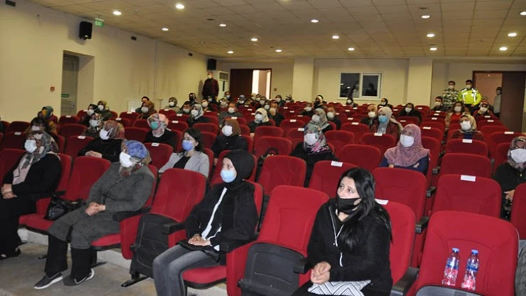 Kahramanmaraş'ta 'En İyi Narkotik Polisi Anne' paneli düzenlendi