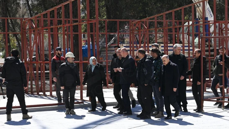 Kahramanmaraş'ta geçici esnaf çarşılarının inşası sürüyor