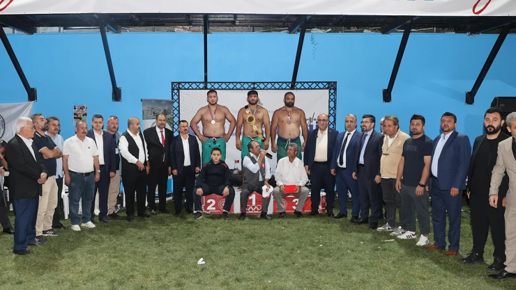 Kahramanmaraş'ta Geleneksel Bertiz Boyalı Kısa Şalvar Güreş Festivali tamamlandı