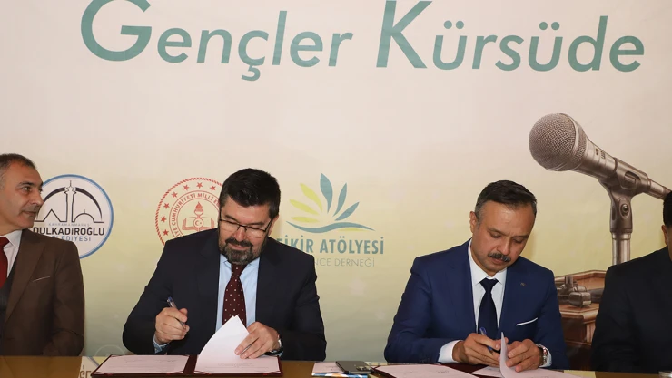 Kahramanmaraş'ta gençler kürsüde projesi tanıtıldı