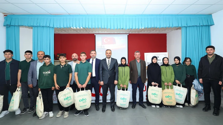 Kahramanmaraş'ta Gönülleri Giydiriyoruz projesi tüm hızıyla sürüyor