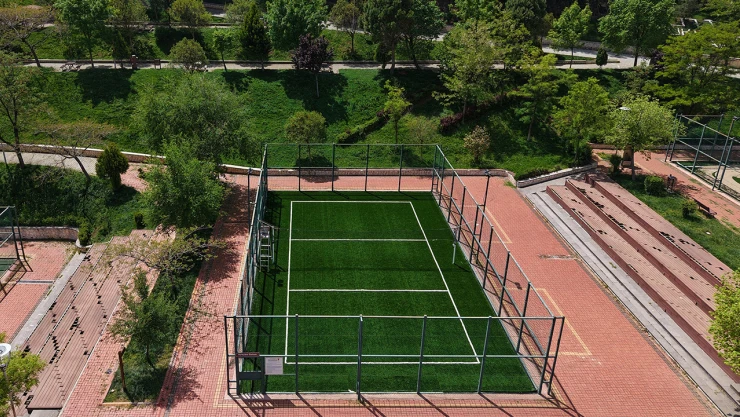 Kahramanmaraş'ta halı sahalar yenileniyor