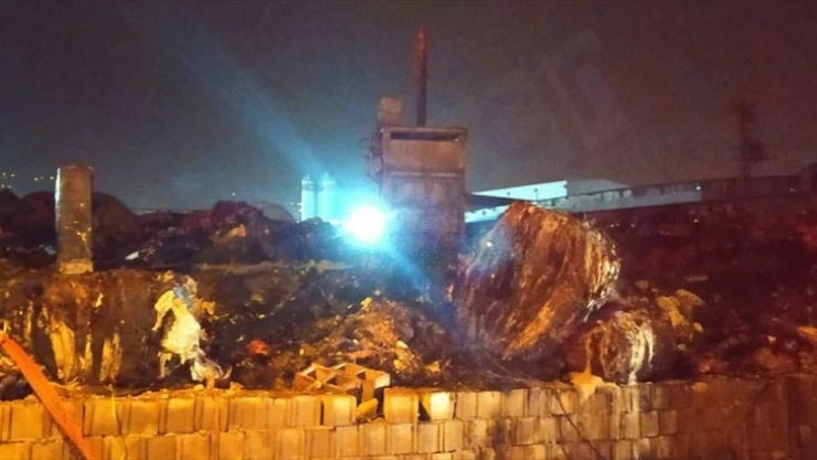 Kahramanmaraş'ta hurdalıkların toplandığı alanda yangın çıktı