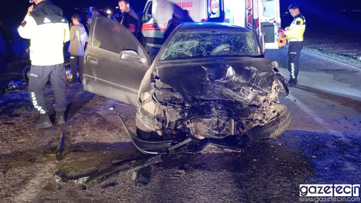 Kahramanmaraş'ta iki otomobil kafa kafaya çarpıştı, 21 yaşındaki genç yaralandı