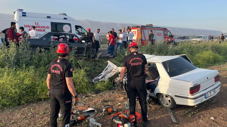 Kahramanmaraş'ta iki otomobil kafa kafaya çarpıştı, 6 yaralı