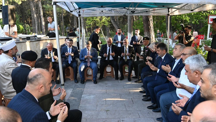 Kahramanmaraş'ta ilk ziyaret mezarlıklara oldu