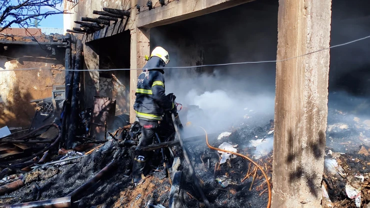 Kahramanmaraş'ta itfaiyenin hızlı müdahalesi felaketi önledi