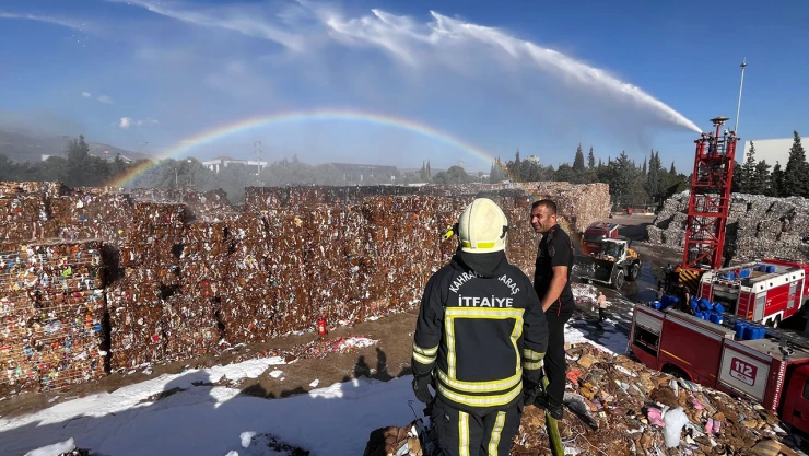 Kahramanmaraş'ta kağıt fabrikasında korkutan yangın