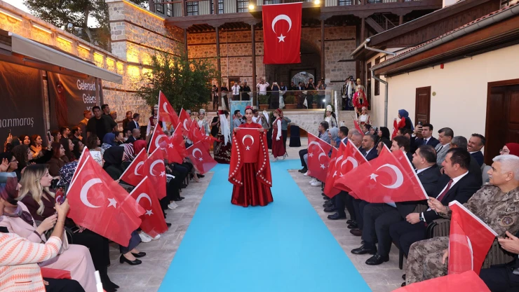 Kahramanmaraş'ta Köklerden Zarafete Garbiyeli temalı defileyle zaman yolculuğu