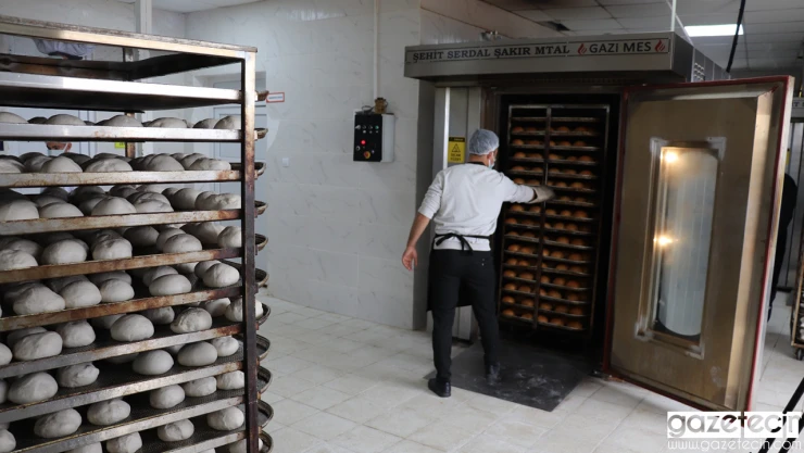 Kahramanmaraş'ta öğrenciler kolları sıvadı! Ekmek üretimi başladı