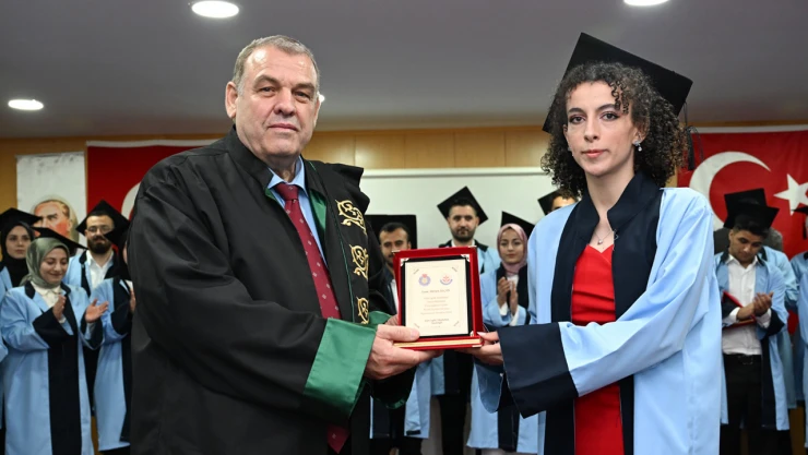 Kahramanmaraş'ta öğrencilerin mezuniyet coşkusu